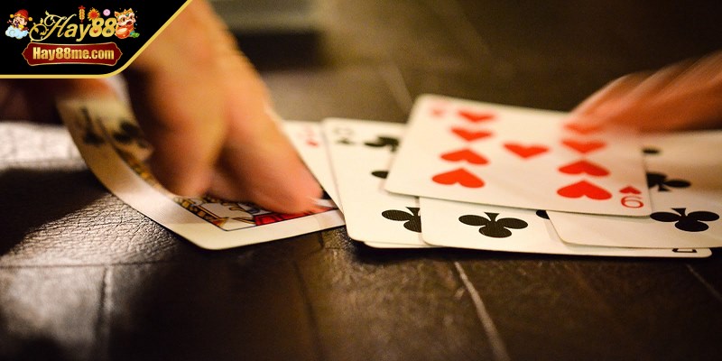 Nếu không muốn ăn, người chơi có thể rút một lá từ nọc dễ dàng